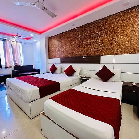 Hôtel Palm Majestic At Airport à New Delhi Extérieur photo