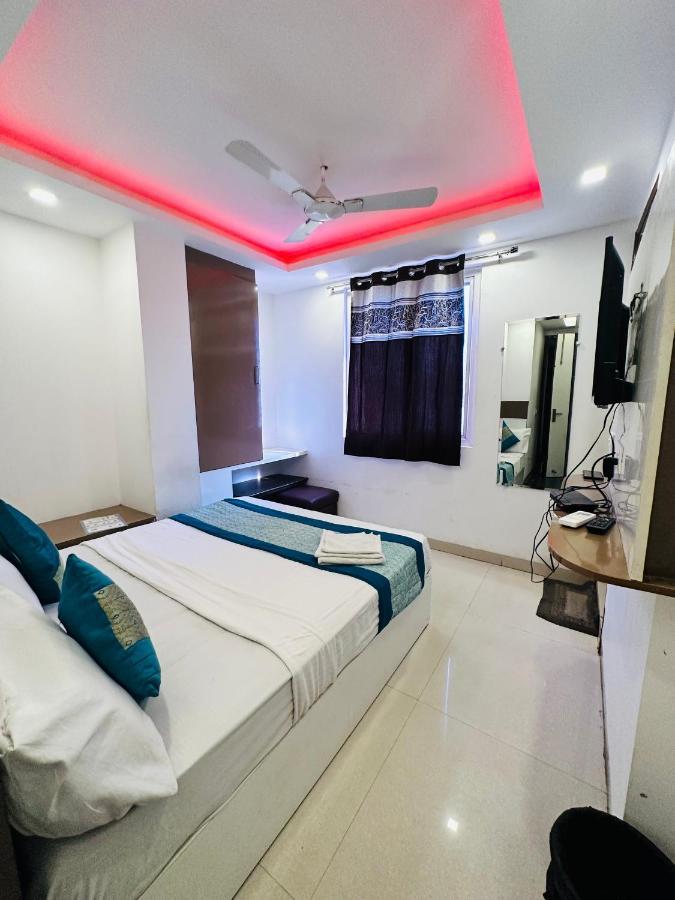 Hôtel Palm Majestic At Airport à New Delhi Extérieur photo