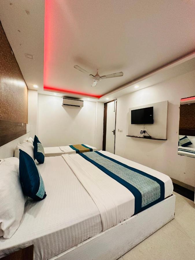 Hôtel Palm Majestic At Airport à New Delhi Extérieur photo