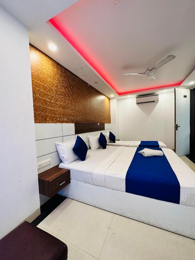 Hôtel Palm Majestic At Airport à New Delhi Extérieur photo