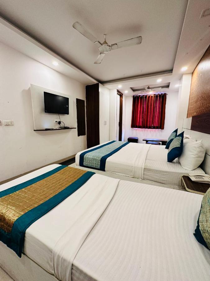 Hôtel Palm Majestic At Airport à New Delhi Extérieur photo