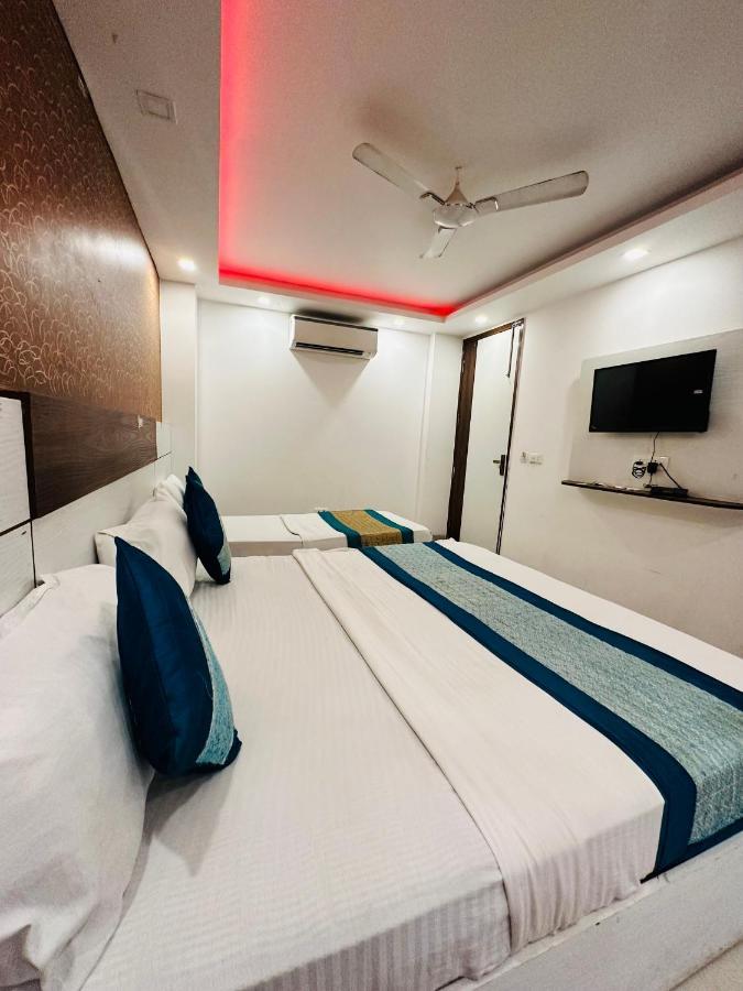 Hôtel Palm Majestic At Airport à New Delhi Extérieur photo