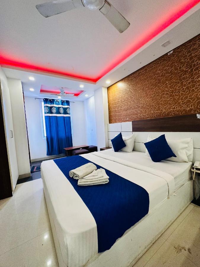 Hôtel Palm Majestic At Airport à New Delhi Extérieur photo