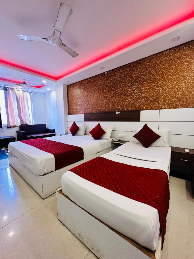 Hôtel Palm Majestic At Airport à New Delhi Extérieur photo