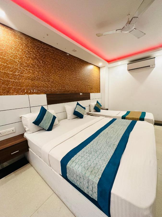 Hôtel Palm Majestic At Airport à New Delhi Extérieur photo