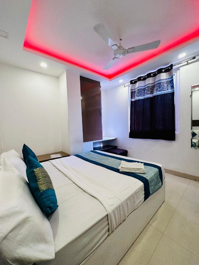Hôtel Palm Majestic At Airport à New Delhi Extérieur photo