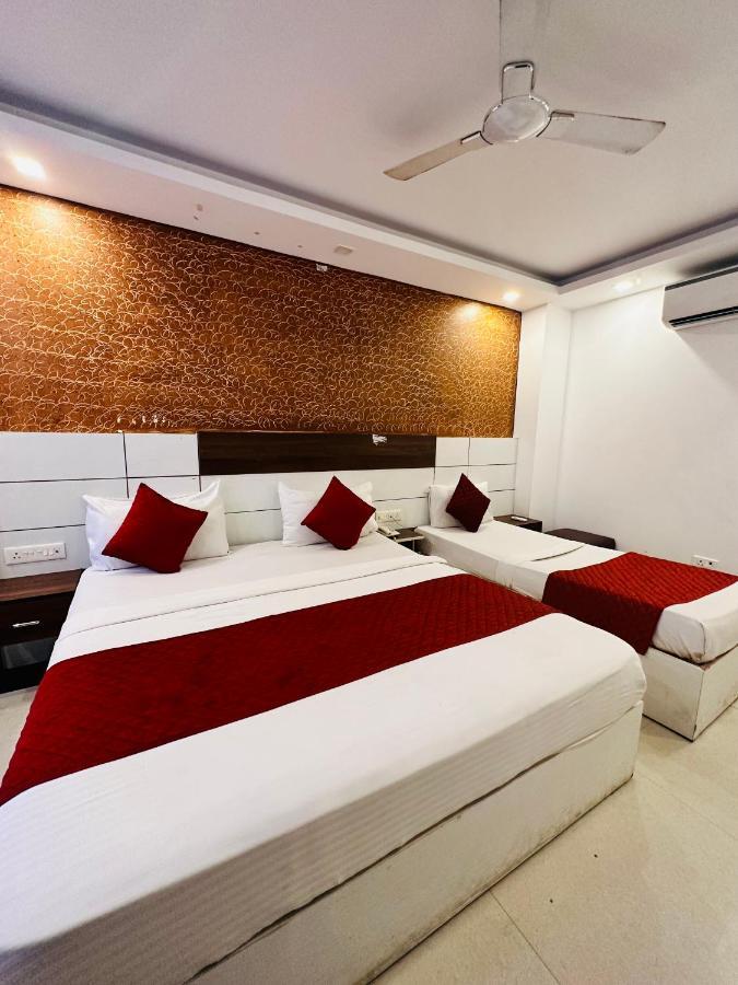Hôtel Palm Majestic At Airport à New Delhi Extérieur photo