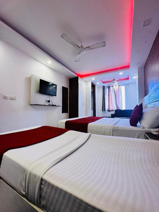 Hôtel Palm Majestic At Airport à New Delhi Extérieur photo