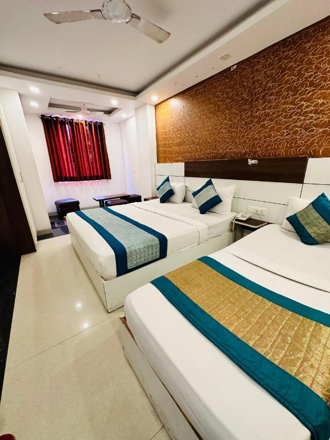 Hôtel Palm Majestic At Airport à New Delhi Extérieur photo