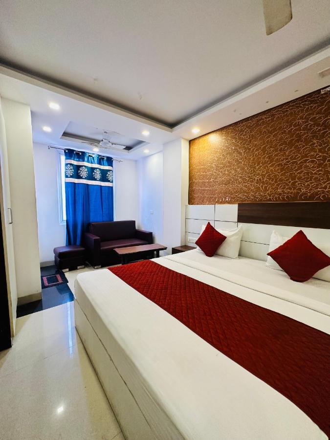 Hôtel Palm Majestic At Airport à New Delhi Extérieur photo
