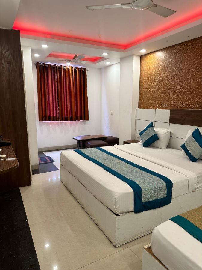Hôtel Palm Majestic At Airport à New Delhi Extérieur photo