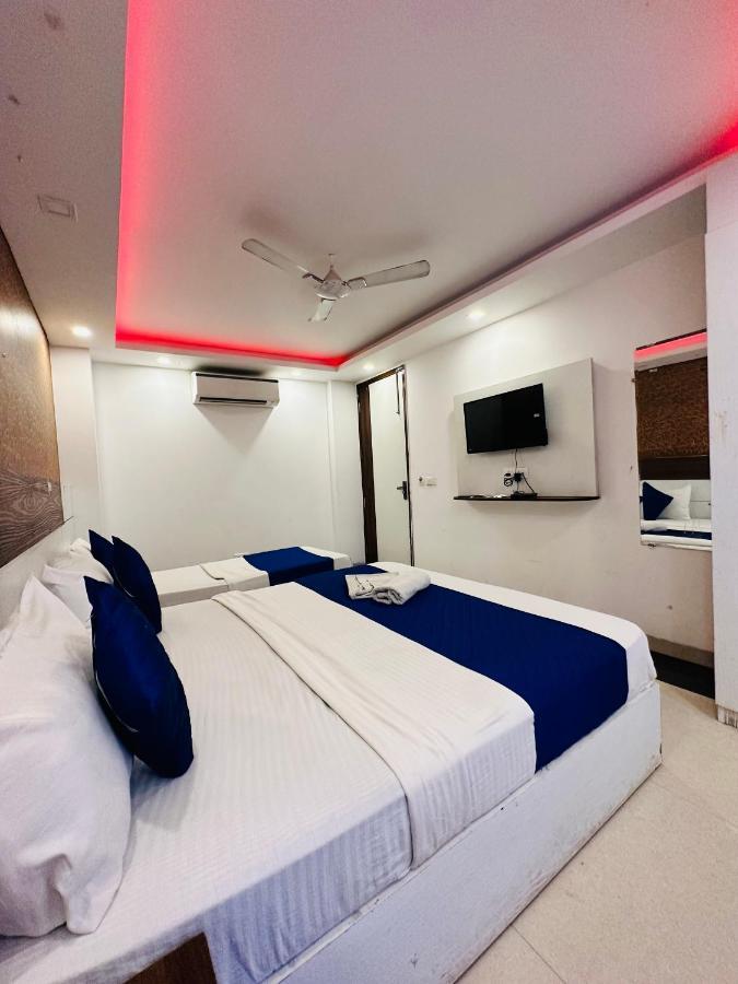 Hôtel Palm Majestic At Airport à New Delhi Extérieur photo