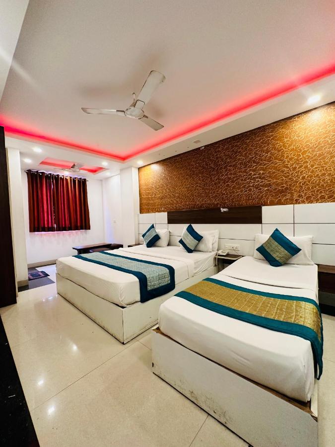 Hôtel Palm Majestic At Airport à New Delhi Extérieur photo